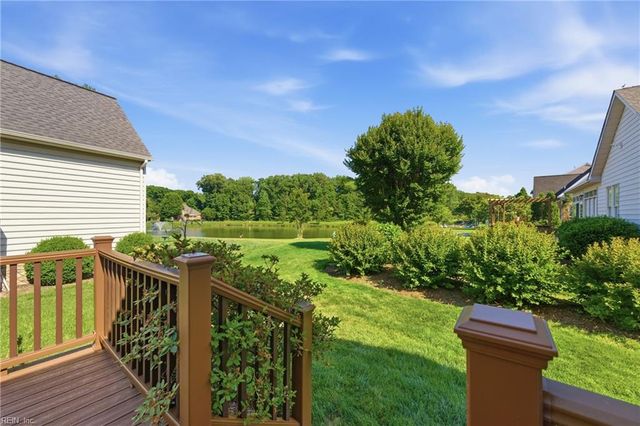 301 Blevins RN, Yorktown, VA 23693