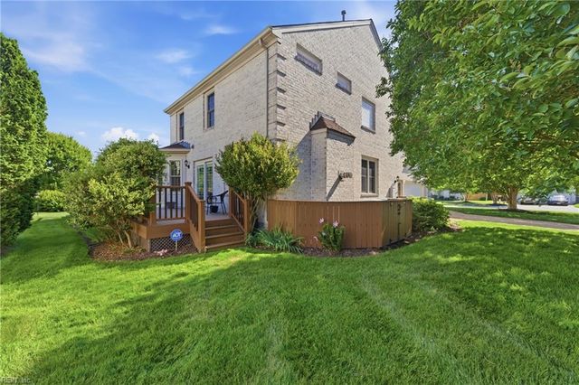 301 Blevins RN, Yorktown, VA 23693