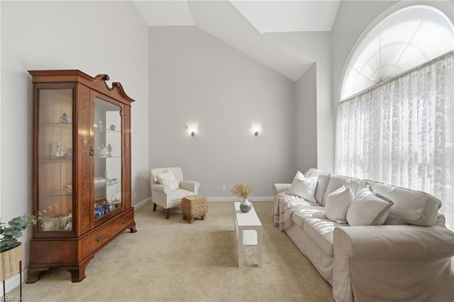 301 Blevins RN, Yorktown, VA 23693