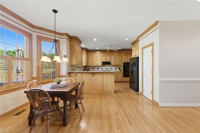 301 Blevins RN, Yorktown, VA 23693