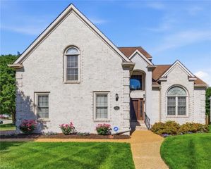 301 Blevins RN, Yorktown, VA 23693