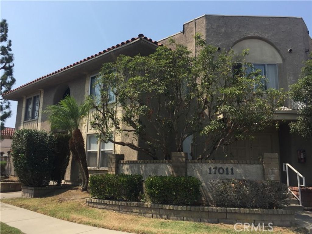 17011 Sims Lane 6, Huntington Beach, CA 92649