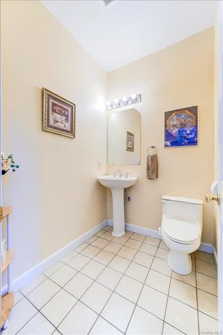 21 Alder Way, Wappingers Falls, NY 12590