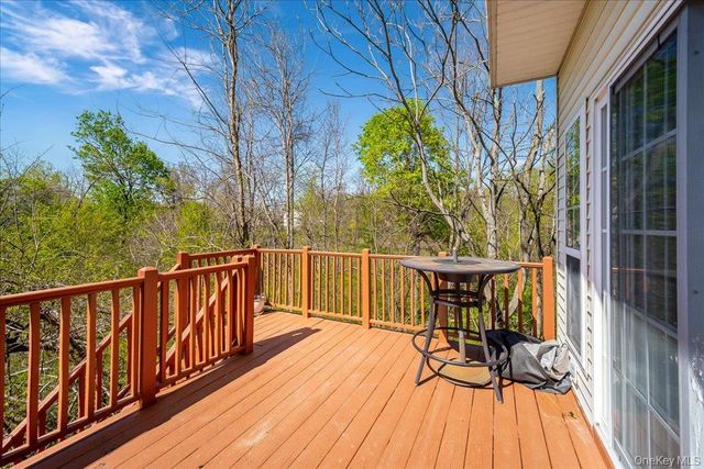 21 Alder Way, Wappingers Falls, NY 12590