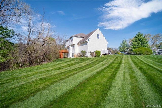 21 Alder Way, Wappingers Falls, NY 12590