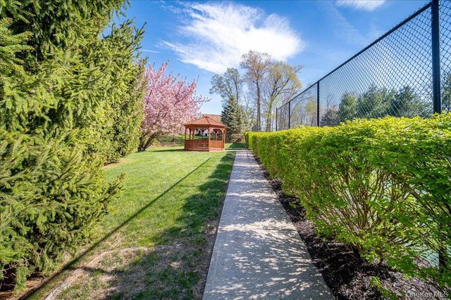21 Alder Way, Wappingers Falls, NY 12590