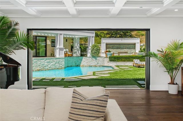 4 Inverness Lane, Newport Beach, CA 92660