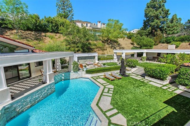 4 Inverness Lane, Newport Beach, CA 92660