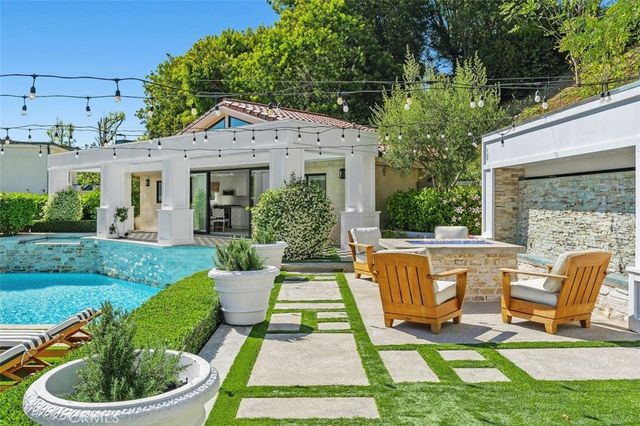 4 Inverness Lane, Newport Beach, CA 92660