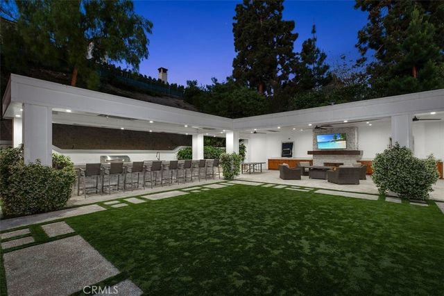 4 Inverness Lane, Newport Beach, CA 92660