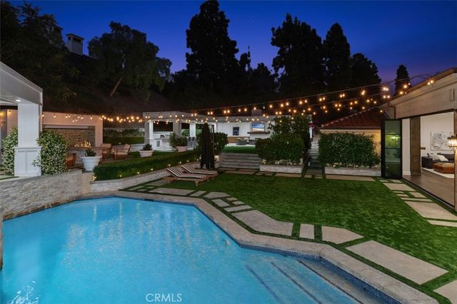 4 Inverness Lane, Newport Beach, CA 92660