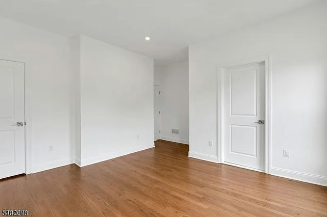 84 Grove St, Somerville Boro, NJ 08876