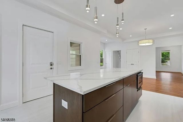 84 Grove St, Somerville Boro, NJ 08876