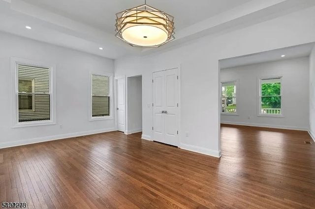 84 Grove St, Somerville Boro, NJ 08876