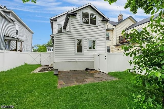 84 Grove St, Somerville Boro, NJ 08876