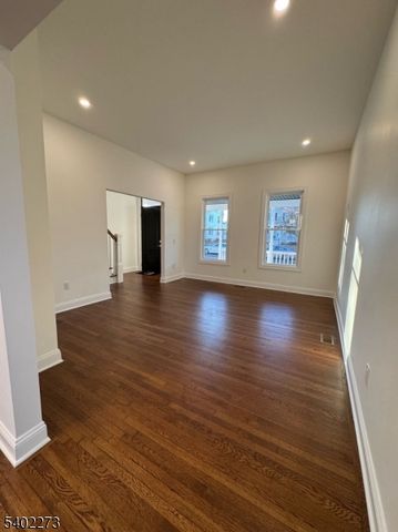 84 Grove St, Somerville Boro, NJ 08876