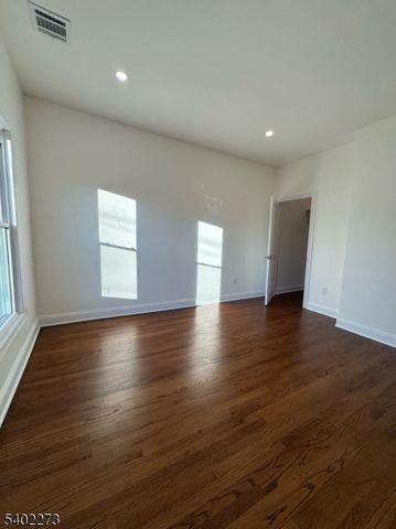 84 Grove St, Somerville Boro, NJ 08876