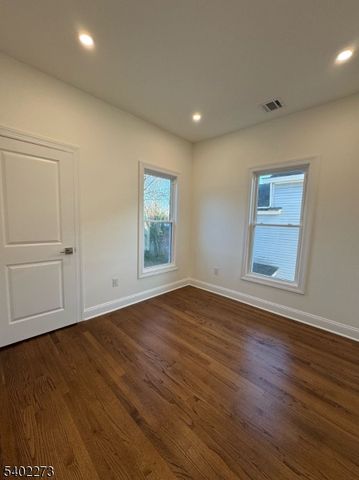 84 Grove St, Somerville Boro, NJ 08876