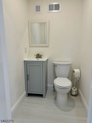 84 Grove St, Somerville Boro, NJ 08876