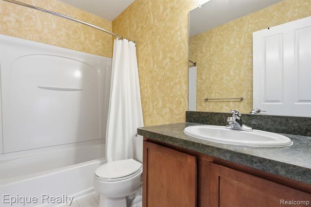 3212 Paradise Trail, Oxford, MI 48371