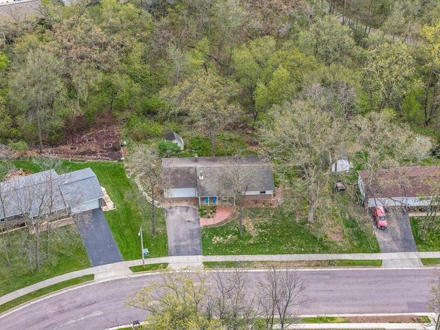 1720 Algonquin Drive, Baraboo, WI 53913
