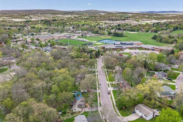 1720 Algonquin Drive, Baraboo, WI 53913