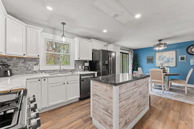 1720 Algonquin Drive, Baraboo, WI 53913