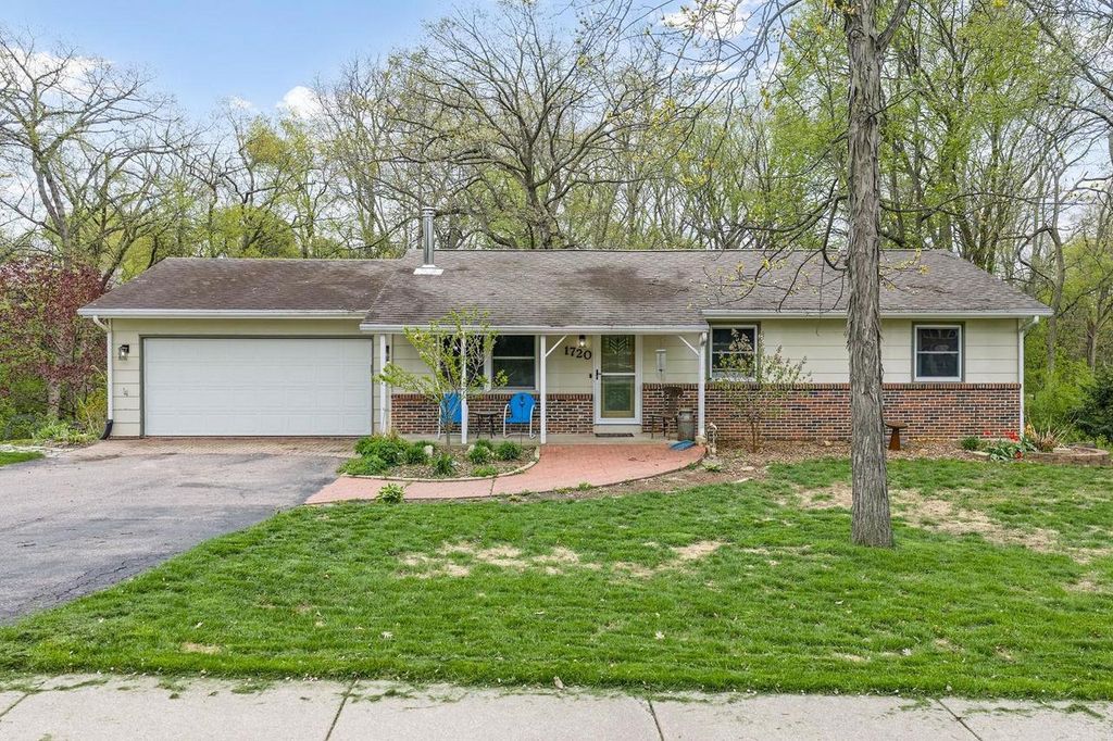 1720 Algonquin Drive, Baraboo, WI 53913