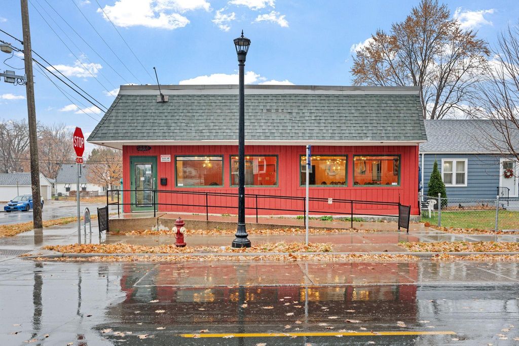 5554 34th Avenue S, Minneapolis, MN 55417