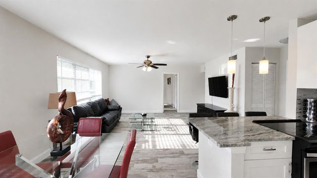 115 SW 1st Avenue 10, Boynton Beach, FL 33435