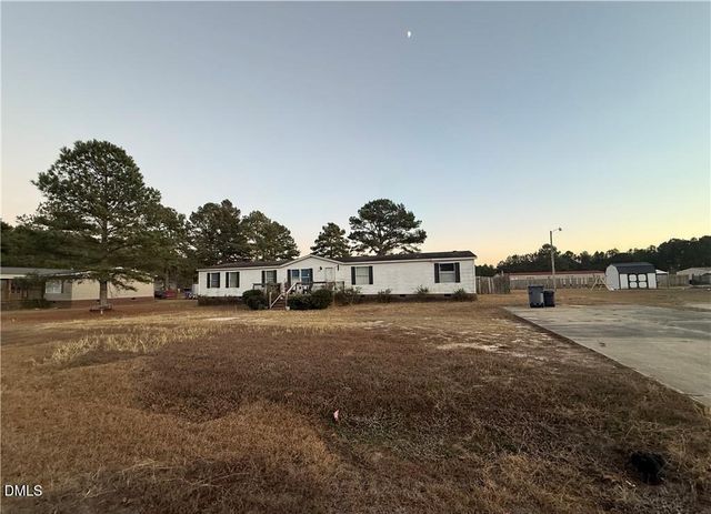 270 Meadowfield Circle, Aberdeen, NC 28315