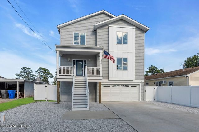 104 Cedar Berry Lane, Toms River, NJ 08753