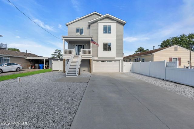 104 Cedar Berry Lane, Toms River, NJ 08753