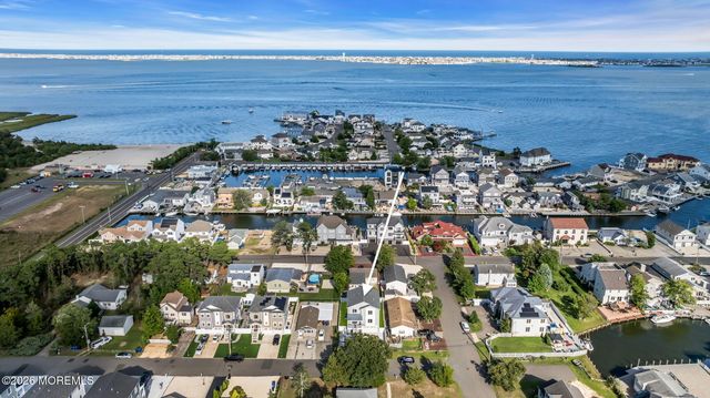 104 Cedar Berry Lane, Toms River, NJ 08753