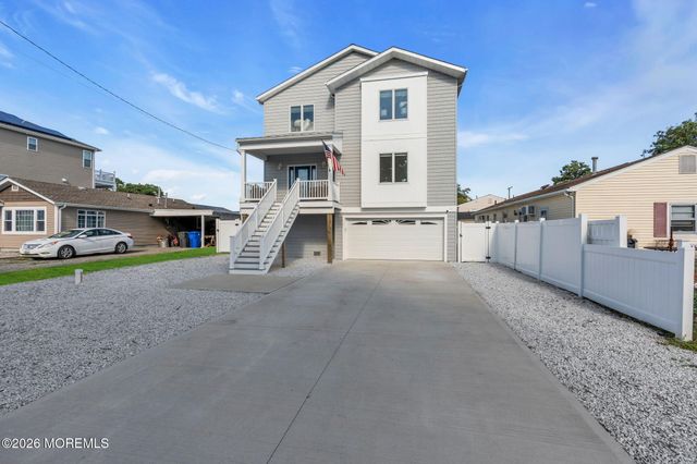 104 Cedar Berry Lane, Toms River, NJ 08753