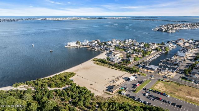 104 Cedar Berry Lane, Toms River, NJ 08753