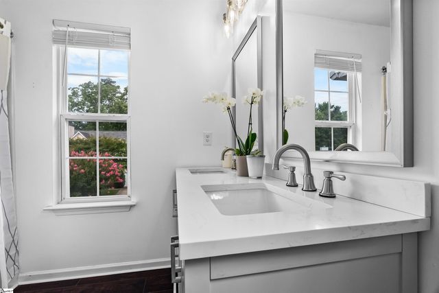 104 Golden Crest Court, Mauldin, SC 29662