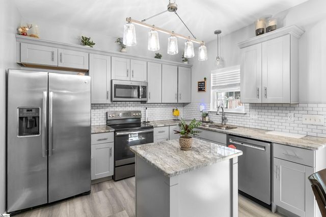 104 Golden Crest Court, Mauldin, SC 29662