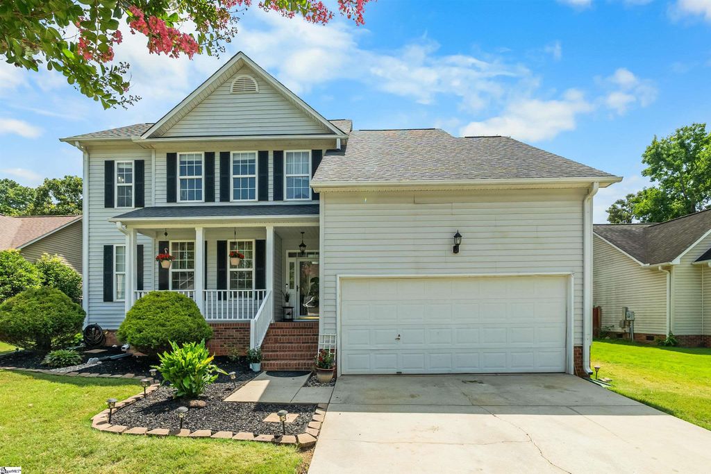 104 Golden Crest Court, Mauldin, SC 29662