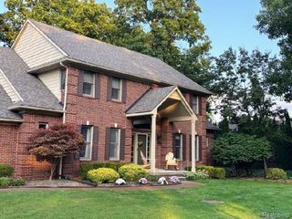 13757 Bridgewater Court, Green Oak Township, MI 48178