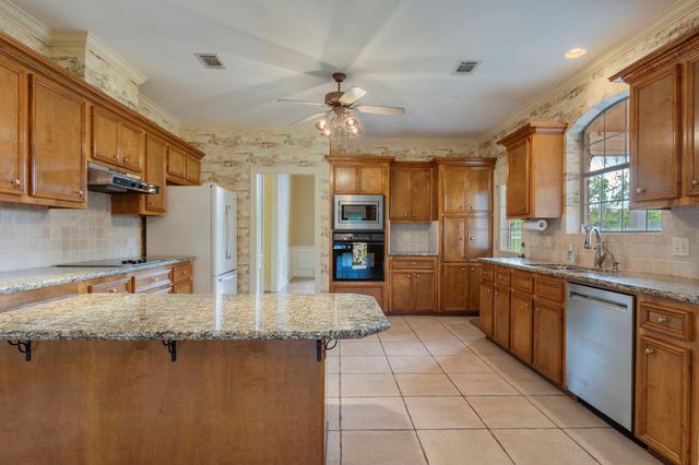 13652 Suzanne Place, College Station, TX 77845
