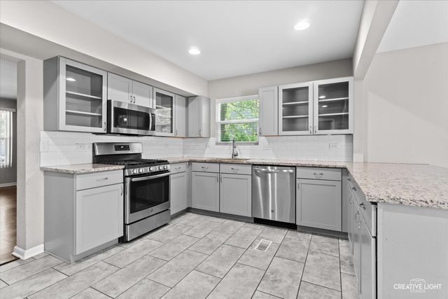 2910 Worcester Lane, Aurora, IL 60504
