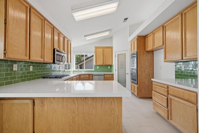 1240 Camino Capistrano, Roseville, CA 95747