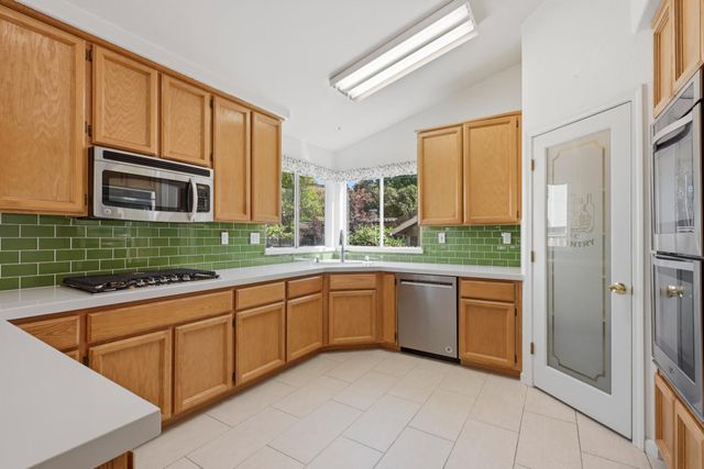 1240 Camino Capistrano, Roseville, CA 95747