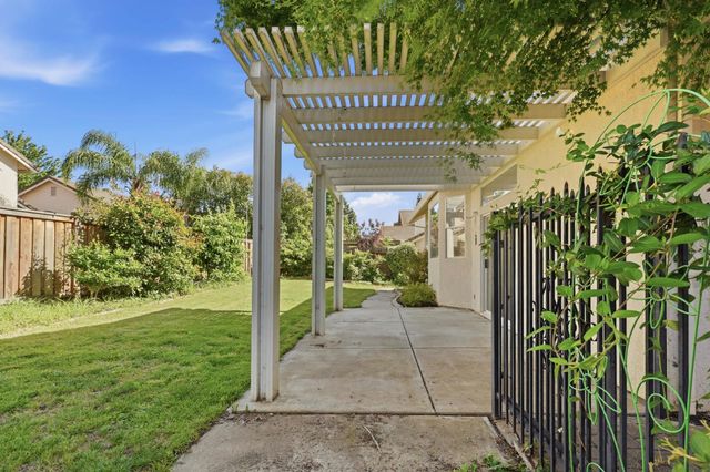 1240 Camino Capistrano, Roseville, CA 95747