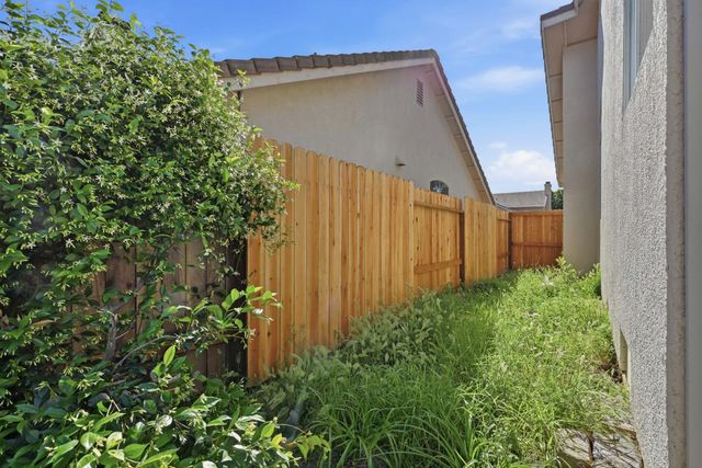 1240 Camino Capistrano, Roseville, CA 95747