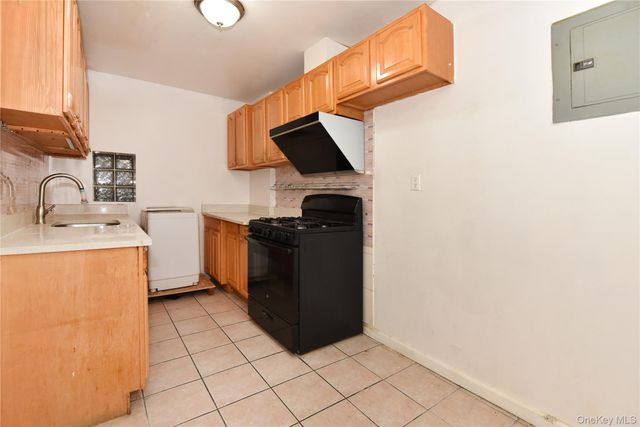 133-38 Avery Avenue 3FA, Flushing, NY 11355