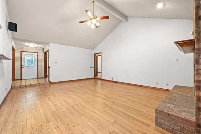 810 Pine Siskin DR, Buda, TX 78610