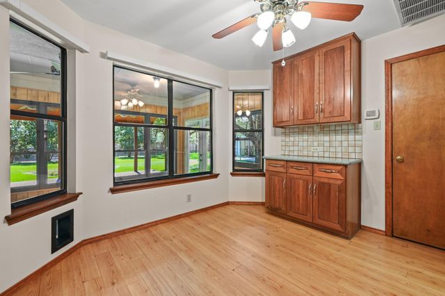 810 Pine Siskin DR, Buda, TX 78610