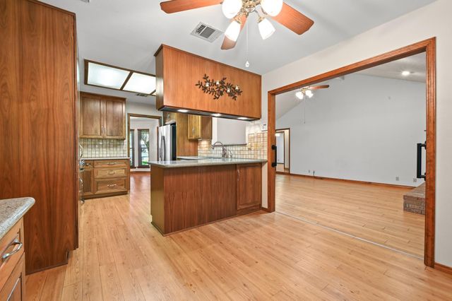 810 Pine Siskin DR, Buda, TX 78610
